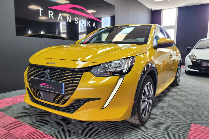PEUGEOT 208