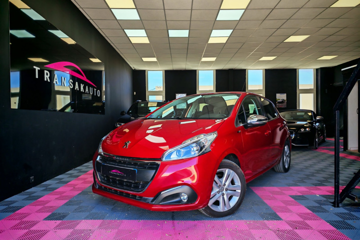 PEUGEOT 208