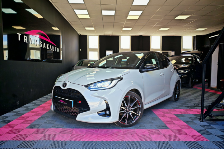 TOYOTA YARIS HYBRIDE MY22