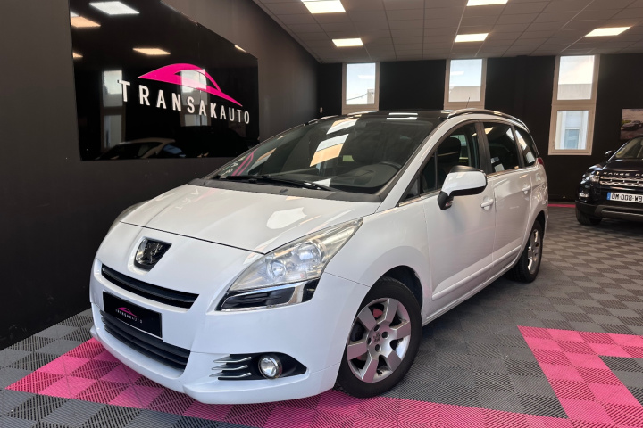 PEUGEOT 5008